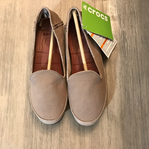 crocs stretch sole flat